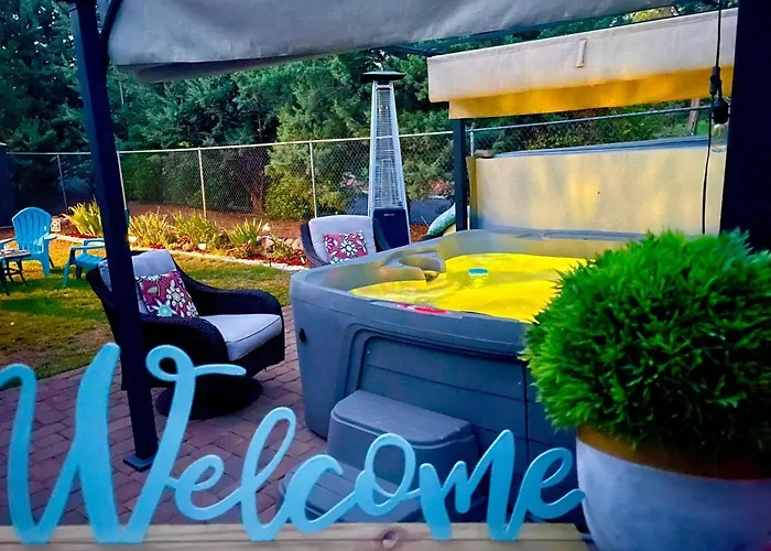 Red Rock Garden Of Paradise Pets Friendly And Hot Tub Holiday home