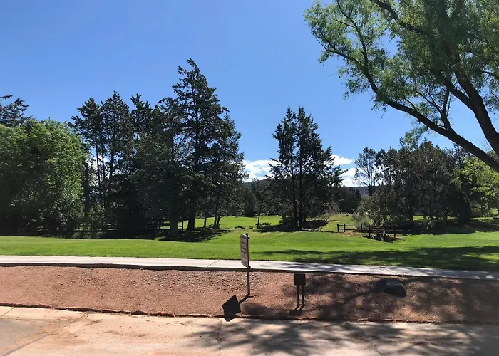 Red Rock Garden Of Paradise Pets Friendly And Hot Tub Holiday home